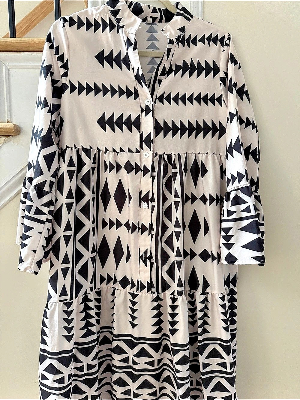 Geometric Midi Dress in Black & White Size Medium Like New